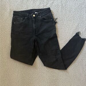 Sleek Black Women's Skinny Jeans